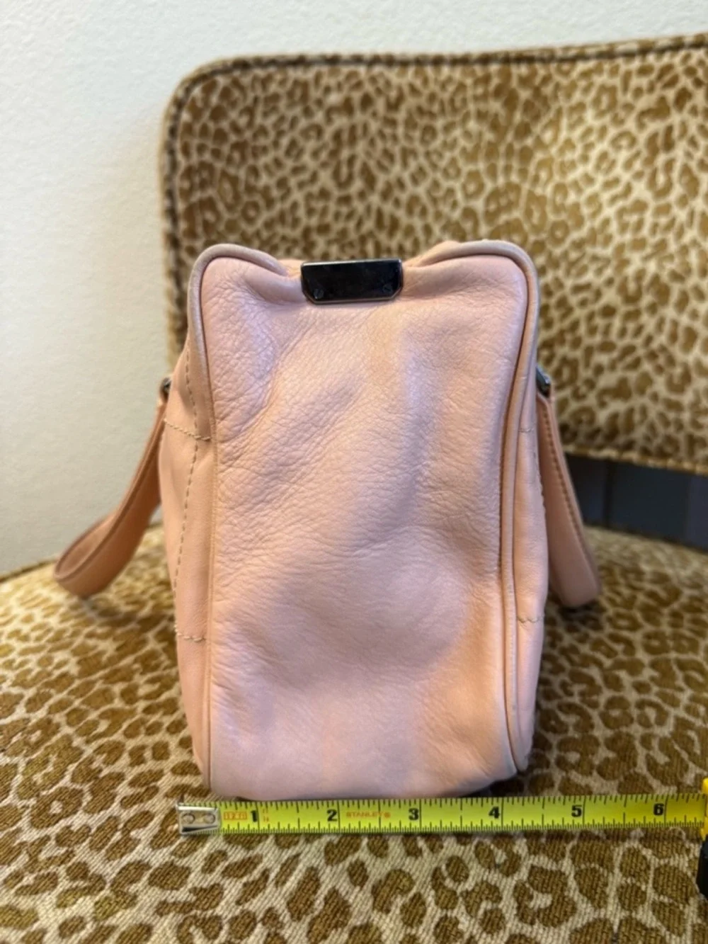 CHANEL elegant shoulder